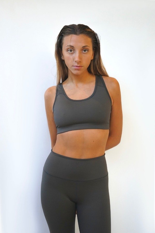 Producto - Top deportivo reforzado gris