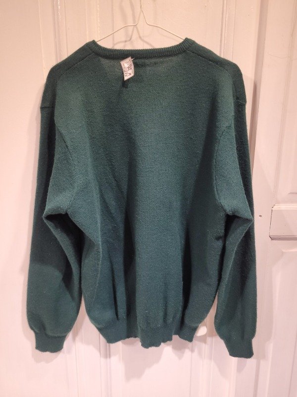 Producto - Sweater DRALON verde oscuro escote en v Talle M - PRECIO: 27X - 1
