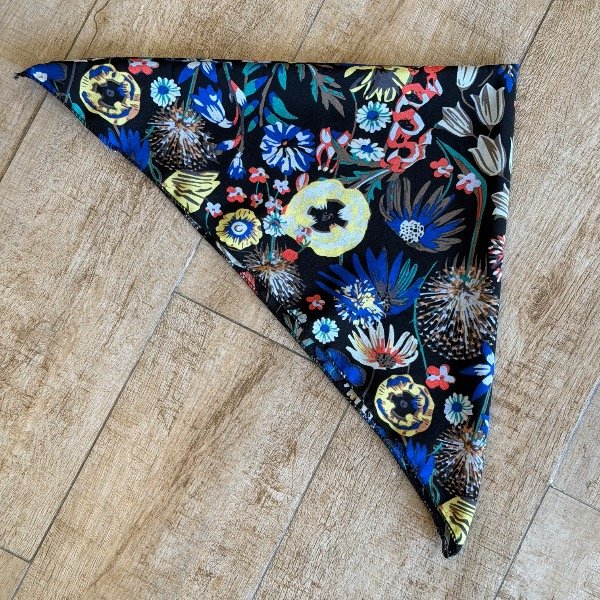 Producto - Pañuelo negro con estampa