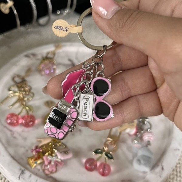 Producto - Llavero anteojos y labial