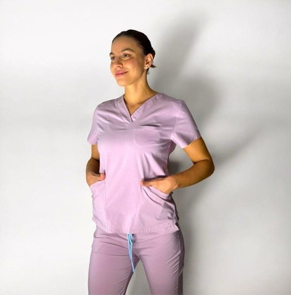 Producto - Ambo Lila Pastel Cordón Celeste Jogger