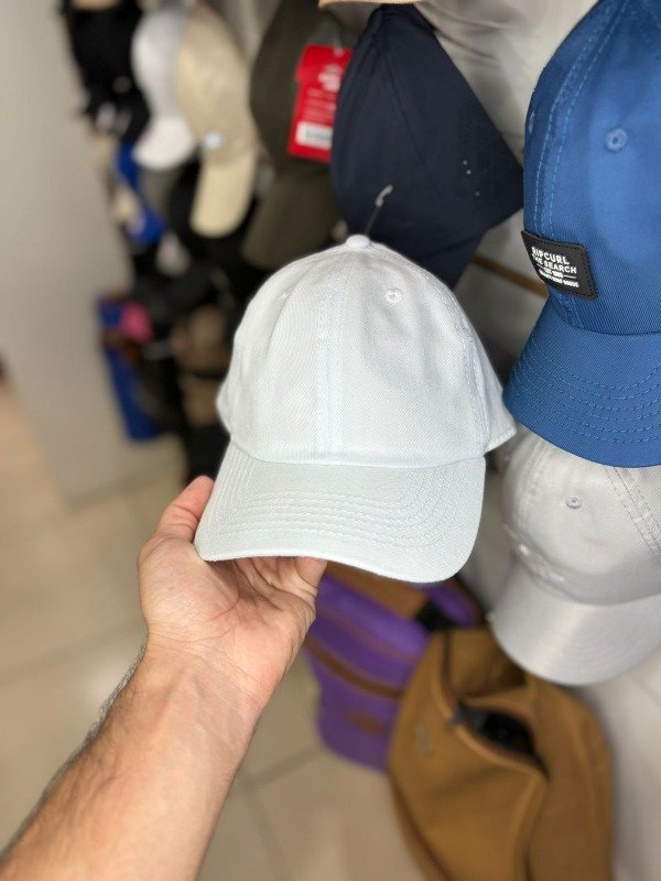 Producto - GORRA BLANCA LISA CON HEBILLA REGULABLE