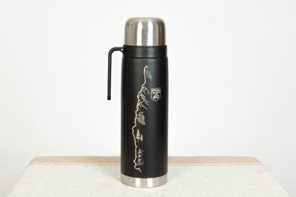 Producto - TERMO DE ACERO INOXIDABLE CON GRABADO DE RUTA 40 1L