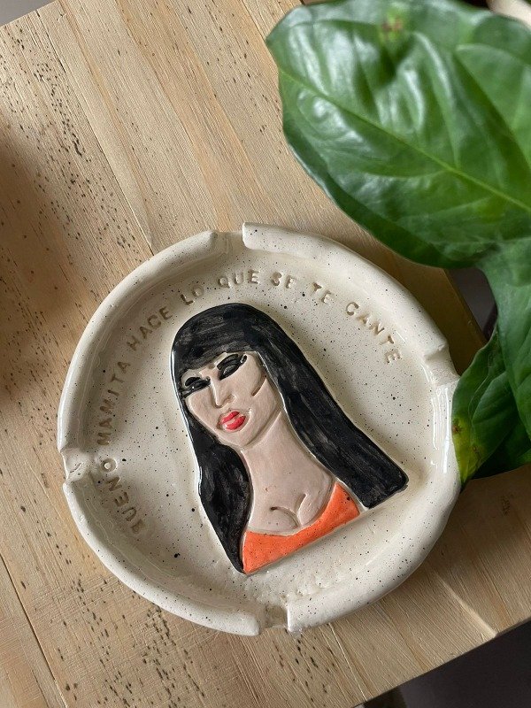 Producto - Cenicero La One