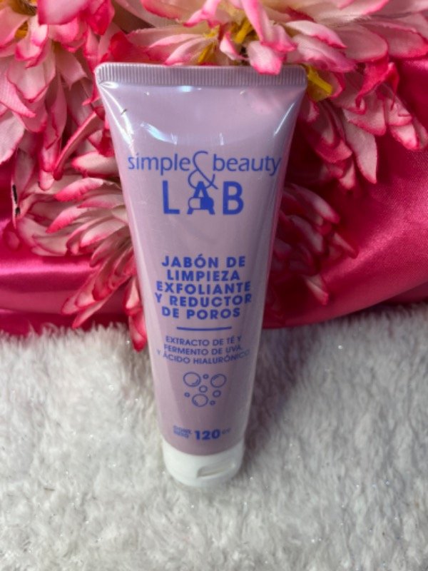 Producto - Jabón de limpieza exfoliante y reductor de poros