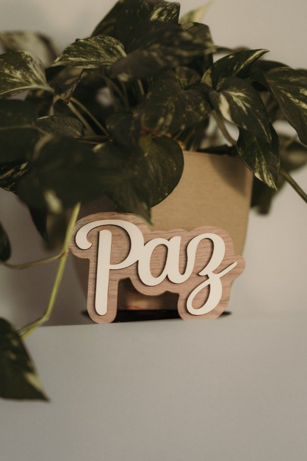 Producto - Palabra Paz con relieve