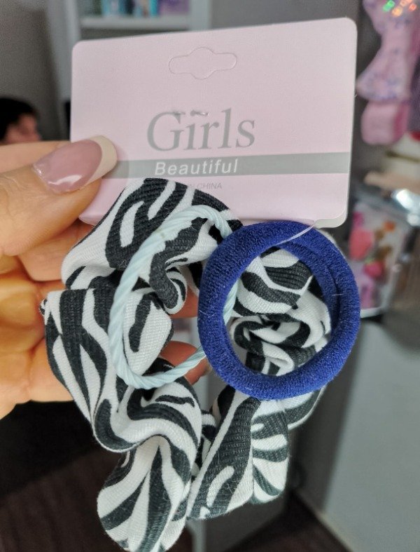 Producto - Set de scrunchy, con dos colitas
