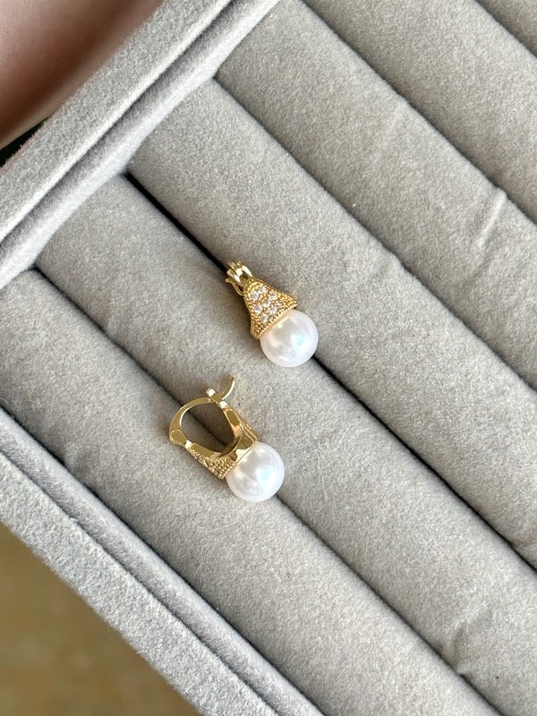Producto - Aros De Acero Dorado con MicroCristales y Perla
