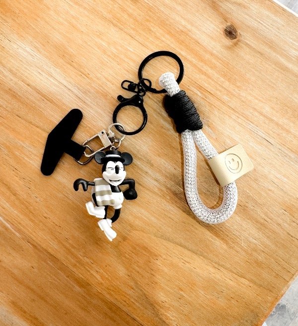 Producto - Llavero y charm para celular Mickey vintage con strass
