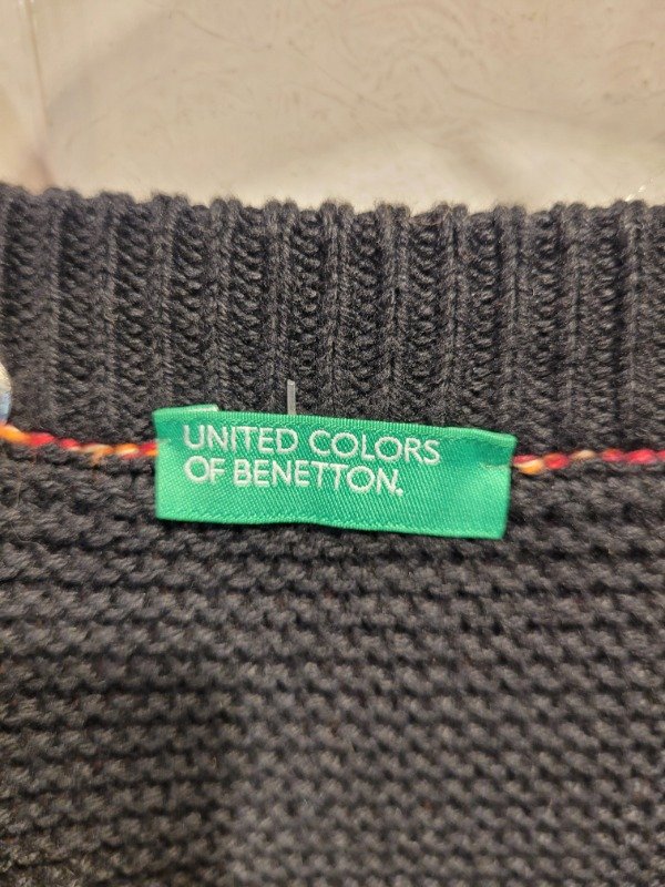 Producto - Sweater BENETTON negro con flecos de colores Talle S - PRECIO: 56X - 2