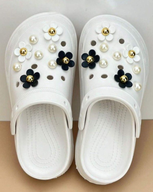 Producto - Pins para crocs florcitas x18
