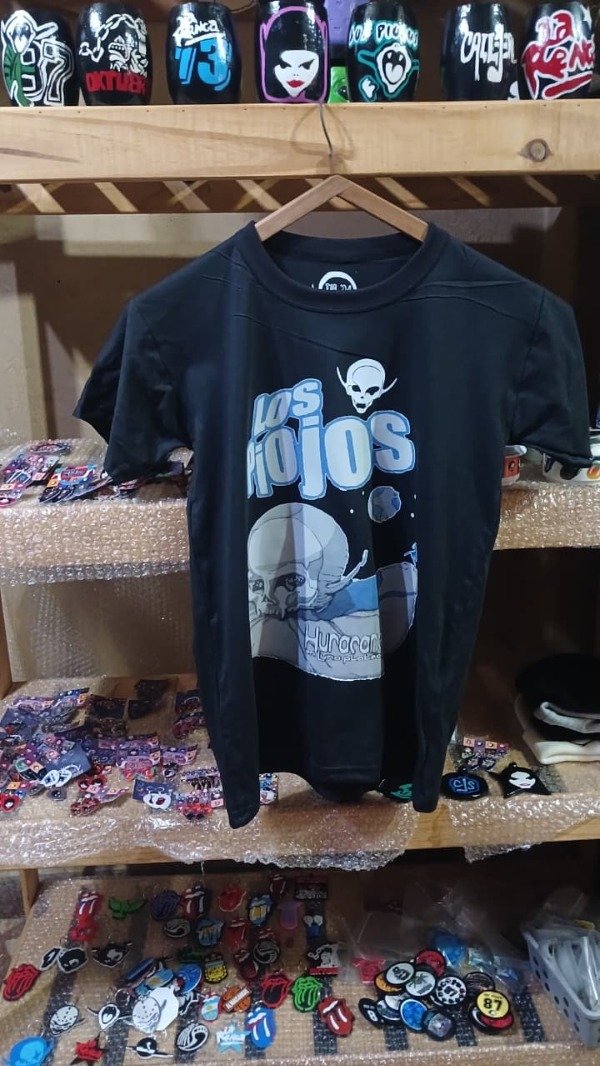 Producto - Remera los piojos huracanes