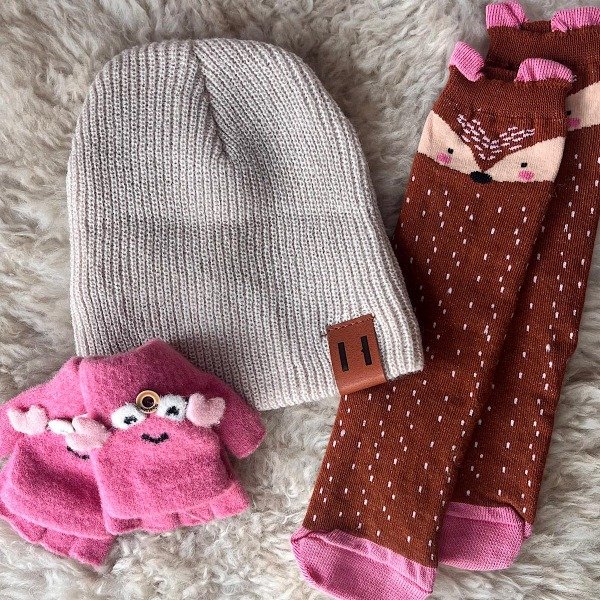 Producto - Kit invierno mimoso. Gorrito, guantes y medias nena