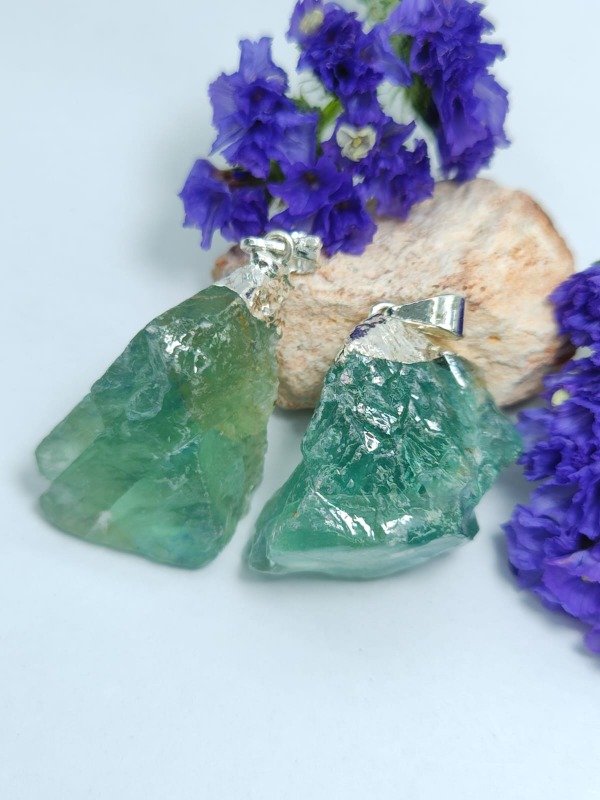 Producto - Dije de Piedra Fluorita Verde en Bruto Baño en Plata