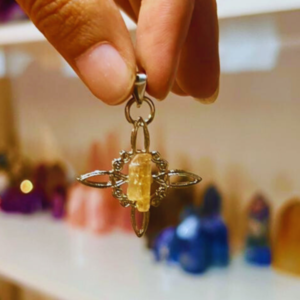 Producto - Dije nudo de bruja con Topacio