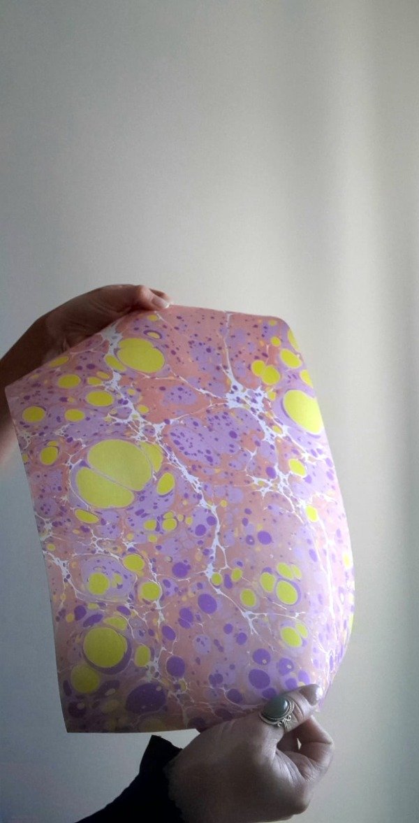 Producto - c. Papel marmolado artesanalmente