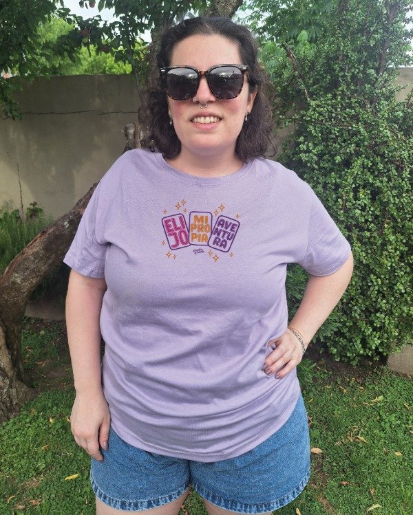 Producto - Remera Aventura / Clásica talle XL lila