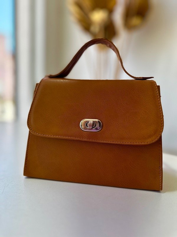Producto - MINI BAG CON TAPA CAMEL