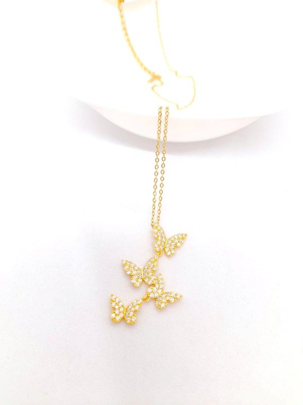 Producto - Cadena con dije de 4 mariposas recubiertas con strass