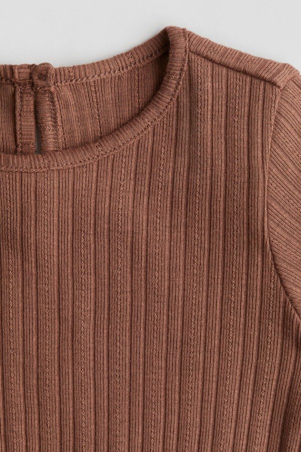 Producto - Remera HyM chocolate - 1