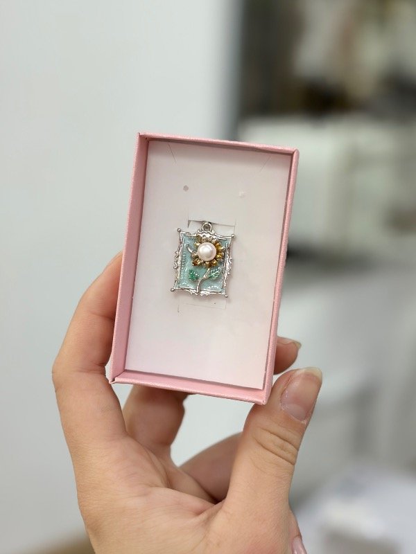 Producto - Dije flor enmarcada acero