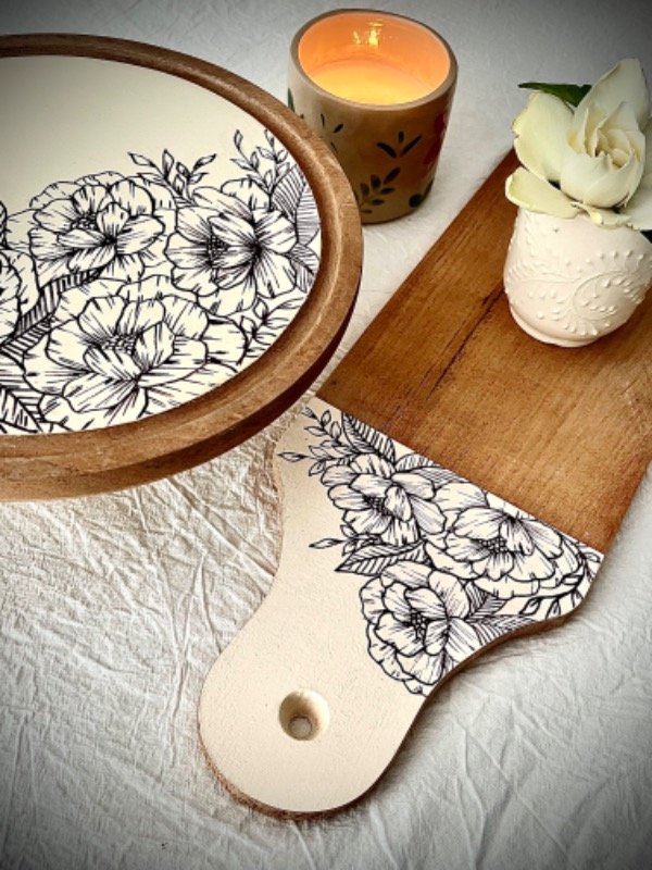 Producto - Tabla madera fondo natural diseño rosas