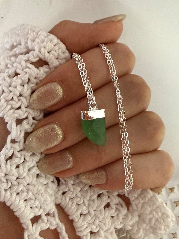 Producto - CB592 Collar con piedra color verde acero blanco 45 cm