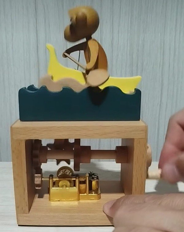 Producto - Cajita autómata "Monito en Bote"