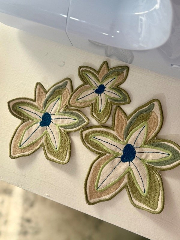 Producto - Apliques bordados Flores x 3