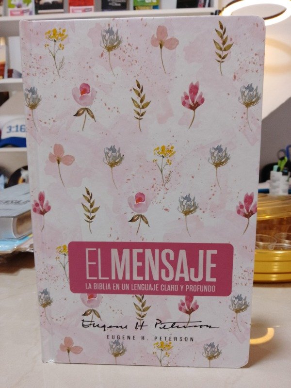 Producto - BIBLIA El Mensaje Tapa Dura Floral - 1