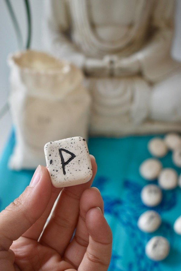 Producto - Runas de ceramica