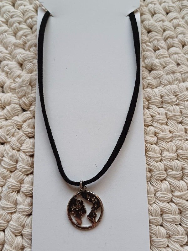 Producto - Collar gamuza corto mundo