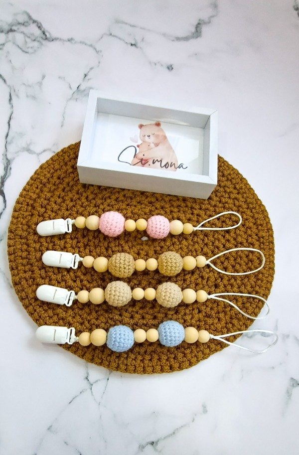 Producto - Portachupetes tejido