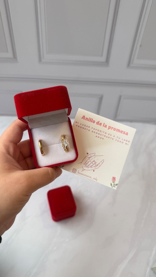 Producto - Caja con anillos de la promesa - Alianza + anillos doble con cubics dorado