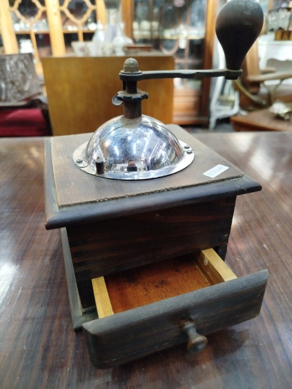 Producto - Molinillo de café antiguo