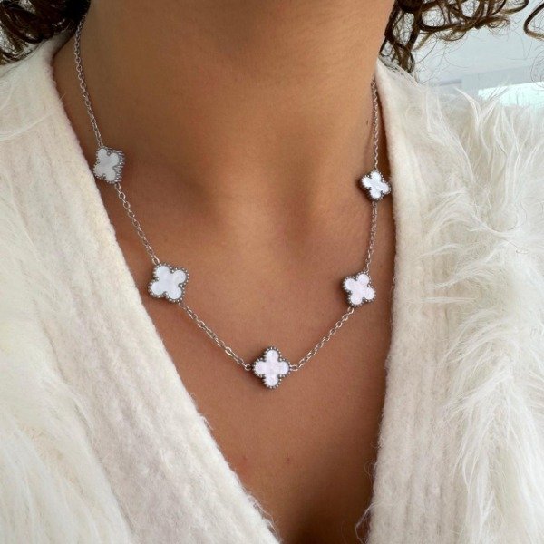 Producto - CONJUNTO ACERO TREBOLES BLANCOS