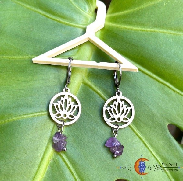 Producto - Aros "Nun" - Flor de Loto de acero y escallas de Amatista