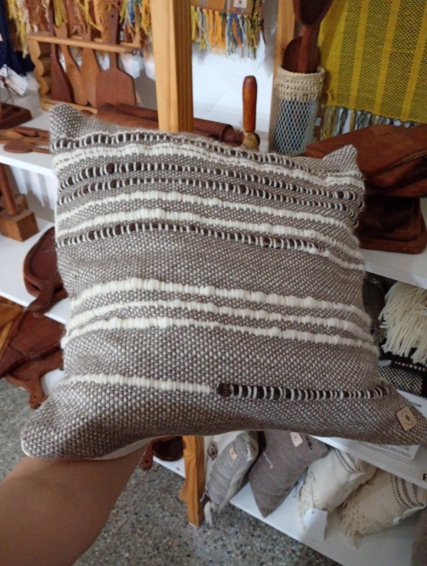 Producto - 4 almohadón con funda tejida