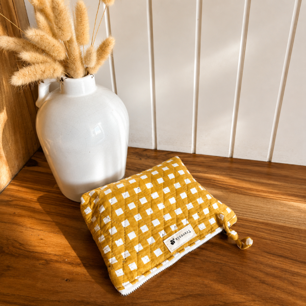 Producto - Neceser Plano Chico Cuadros Mostaza
