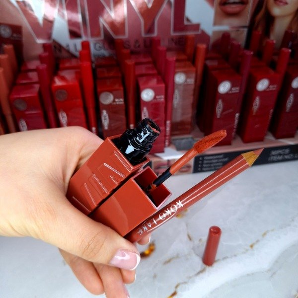 Producto - Labia larga duracion matte más delineador en el mismo tono