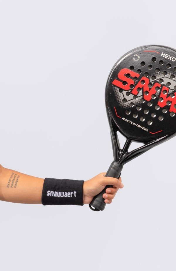 Producto - MUÑEQUERA BLANCA - NEGRO