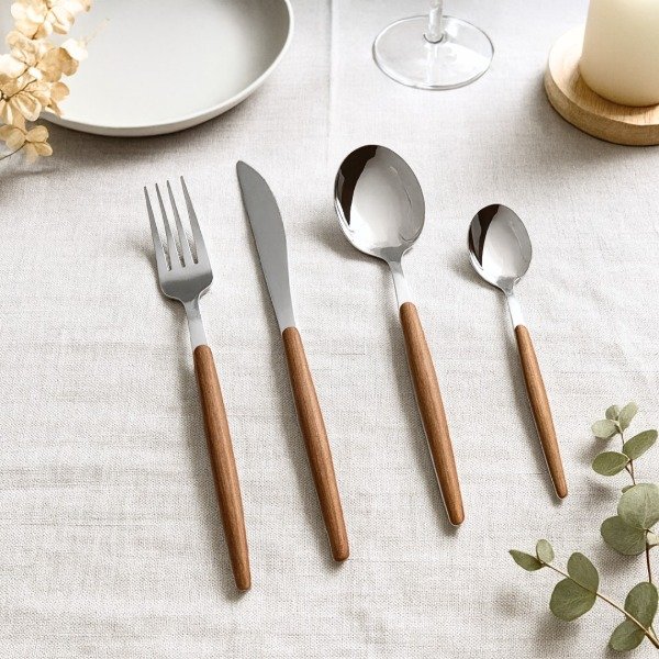 Producto - Cubiertos plateados y madera x 16