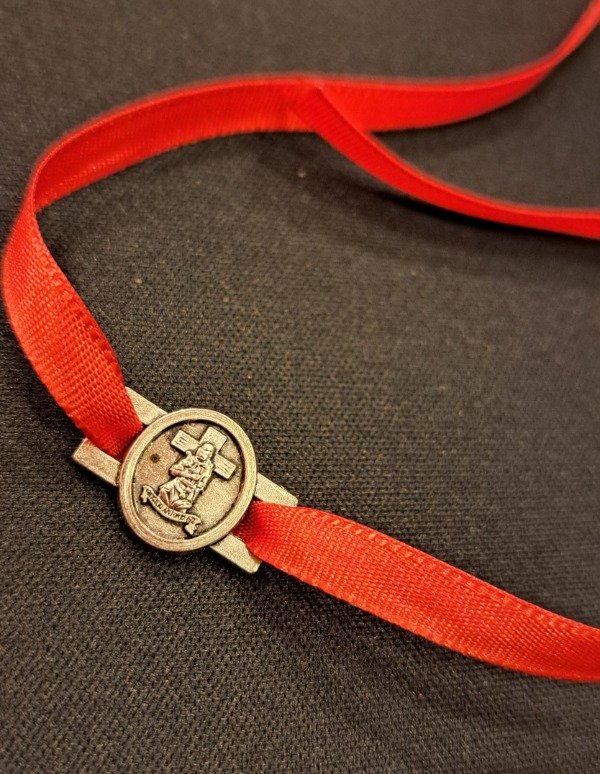 Producto - Pulsera cinta bebé con centro Gauchito Gil en zamac