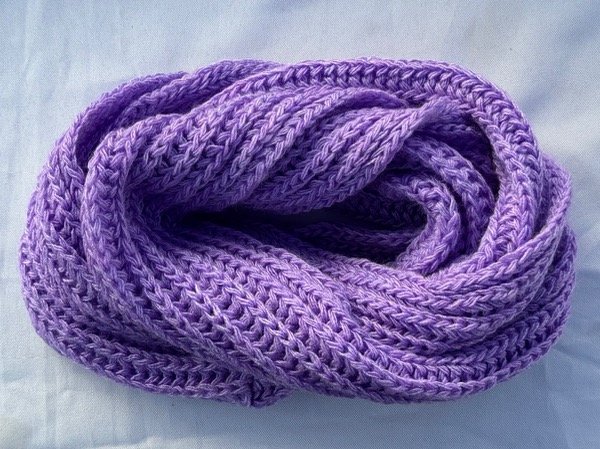 Producto - INFINITA DE LANA COLOR VIOLETA