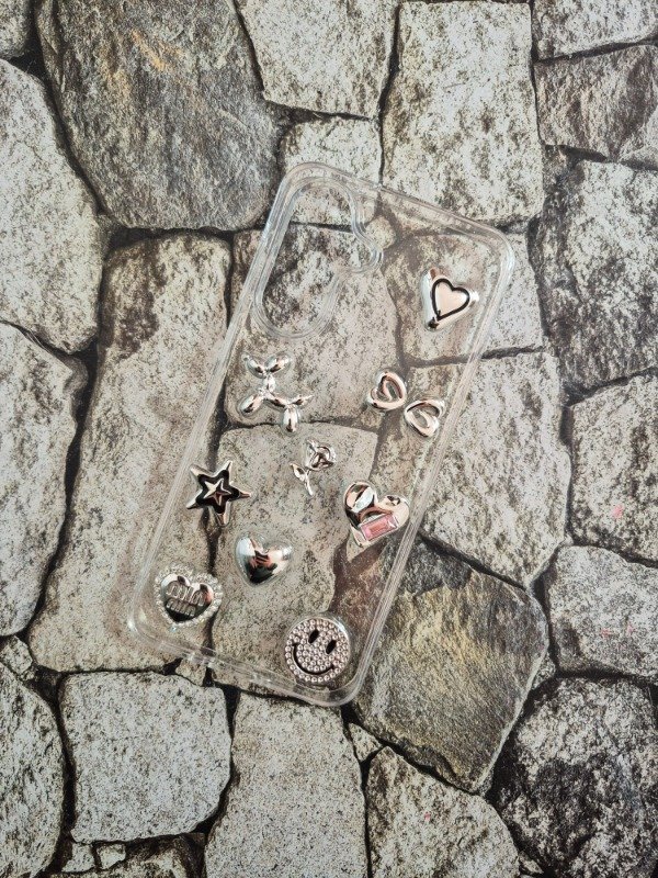 Producto - Funda rigida charms Samsung A36/A56 plateada