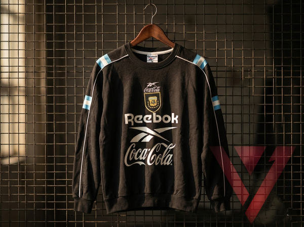 Producto - BUZO SELECCIÓN ARGENTINA RETRO 2002 NEGRO REEBOK