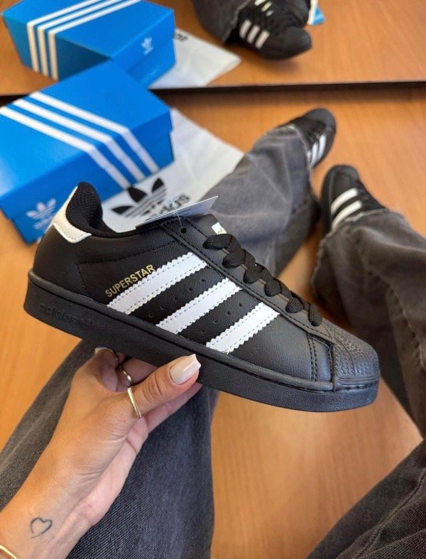 Producto - SUPER STAR CLASICA NEGRO