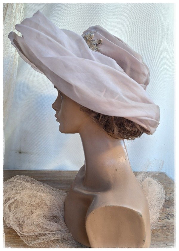 Producto - Capelina de tul lila con apliques