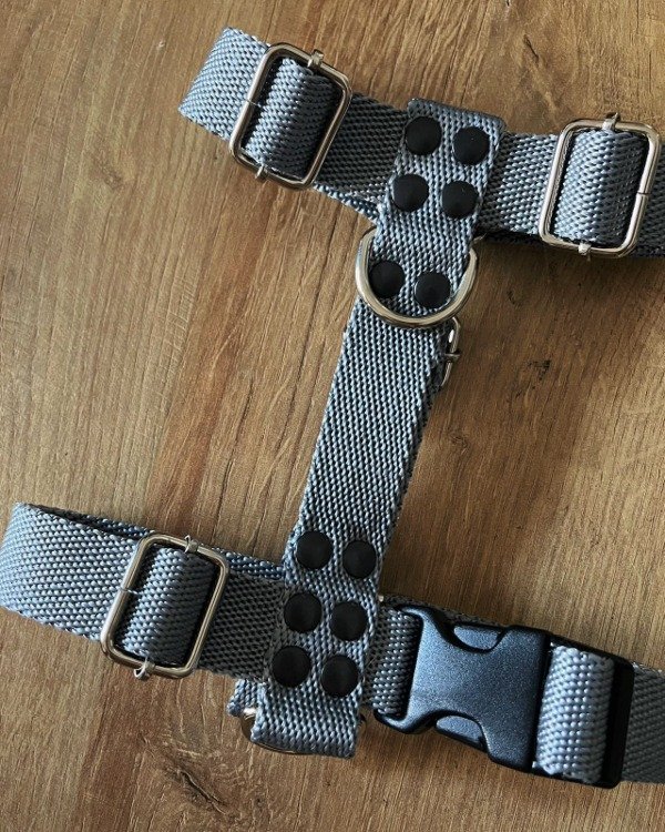 Producto - Pretal H GREY