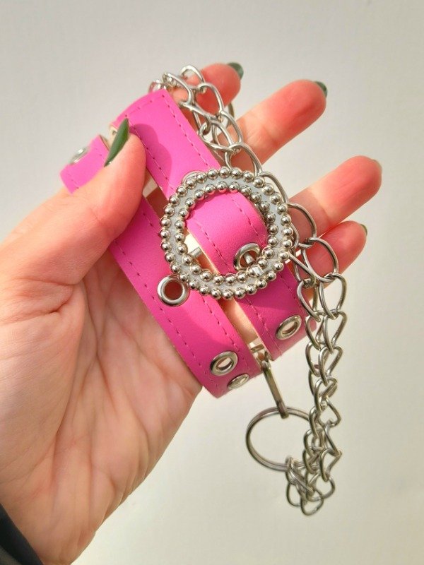 Producto - Cinto rosa con tachas y cadena 60cm